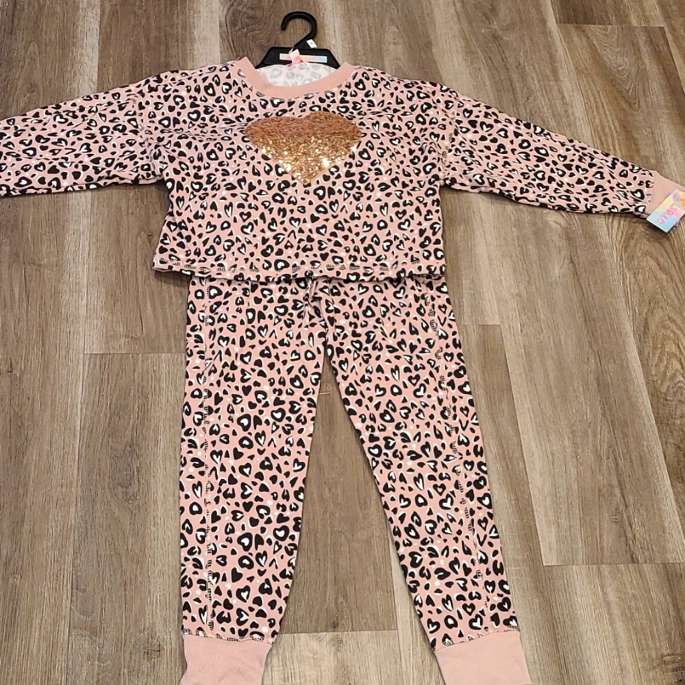 A GIRLS RULE Size 8 Light Pink, Gold sequins, black, and white, outfit
